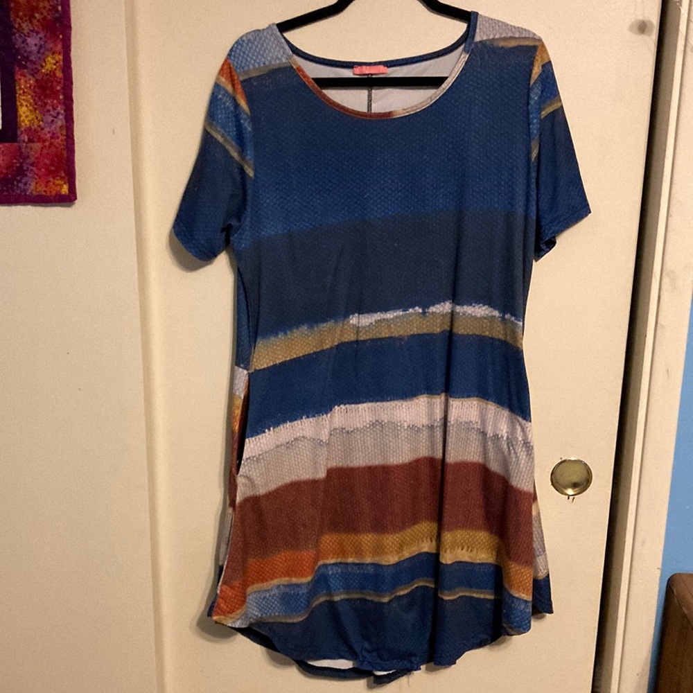 Mid length swing dress or long top, size extra large.